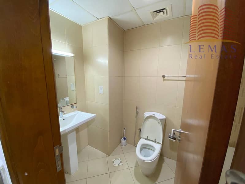 4 7a23adb5-0bcc-4653-8112-302df0e112e6. jpg