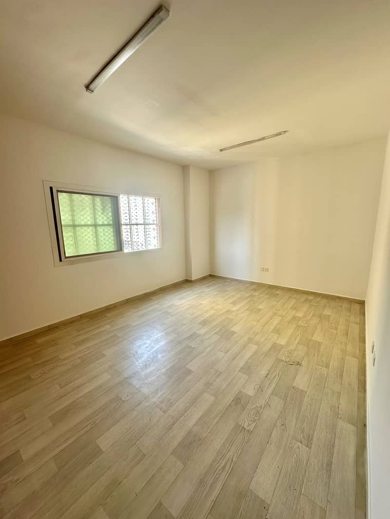 4 0225d9bd-f03a-43cd-a632-ca0295434289. jpg