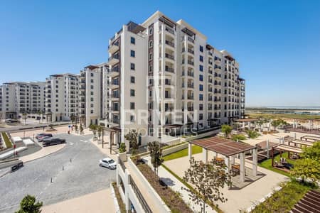 1 Bedroom Apartment for Sale in Yas Island, Abu Dhabi - Cozy Luxury Living | Great Amenities | Golf View 1 Bedroom Apartment for Sale in Yas Island, Abu Dhabi - Cozy Luxury Living | Great Amenities | Golf View