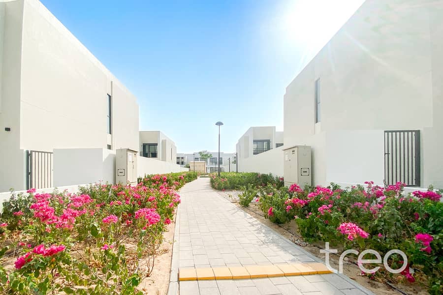 9 454 Maha, Town Square - 20. jpg