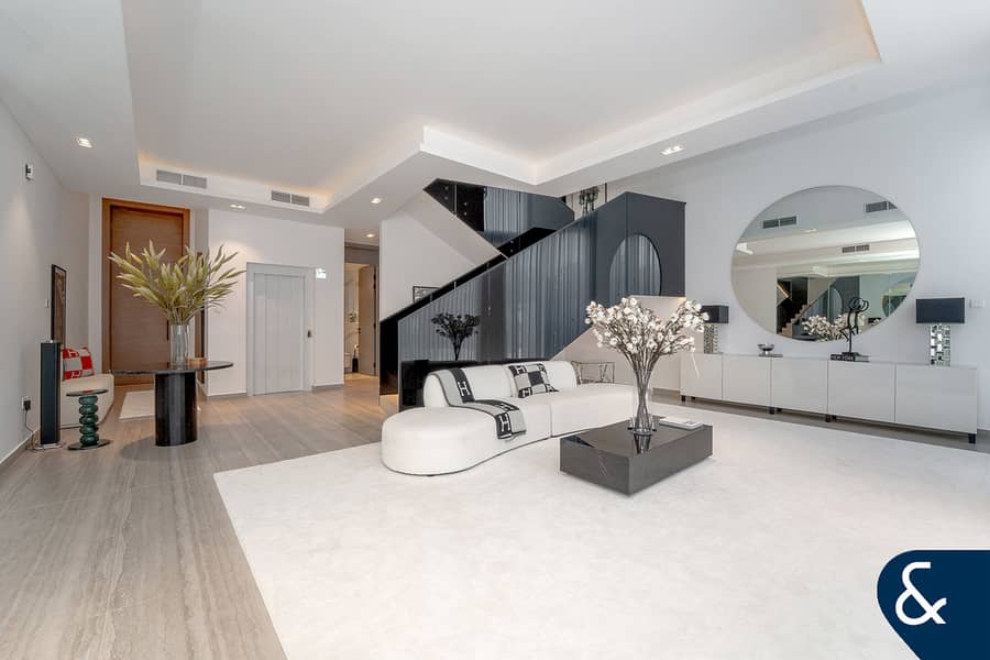 Front Row | Upgraded | Furnished | Park Views Front Row | Upgraded | Furnished | Park Views