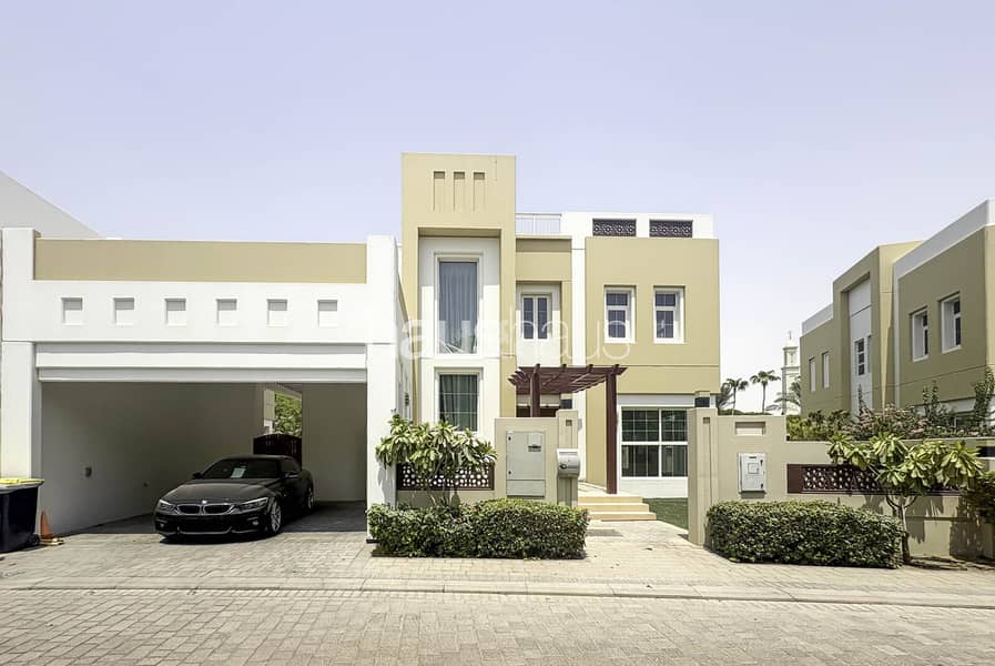 Ready to move in | Corner Unit | Massive Plot Ready to move in | Corner Unit | Massive Plot