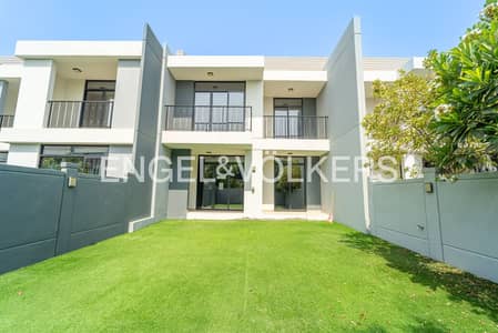 Townhouse de 3 chambres à à louer à Motor City, Dubai - Maison de ville à Motor City，Green Community (Motor City)，Casa Flores, 3 chambres, 225000 AED - 16049173