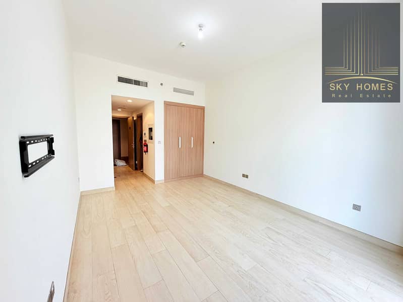 BIG SIZE STUDIO AVAILABLE WITH ALL AMENITIES JUST IN 45K - Image 3