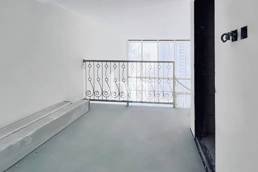 4 Image 0