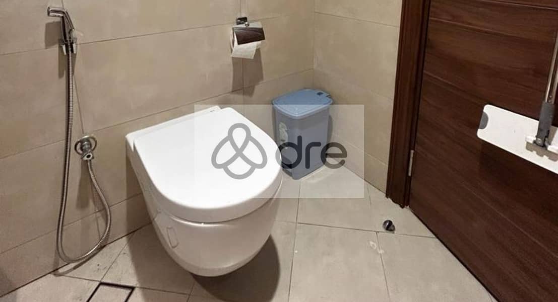 17 washroom. jpg
