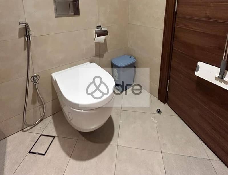 16 washroom. jpg
