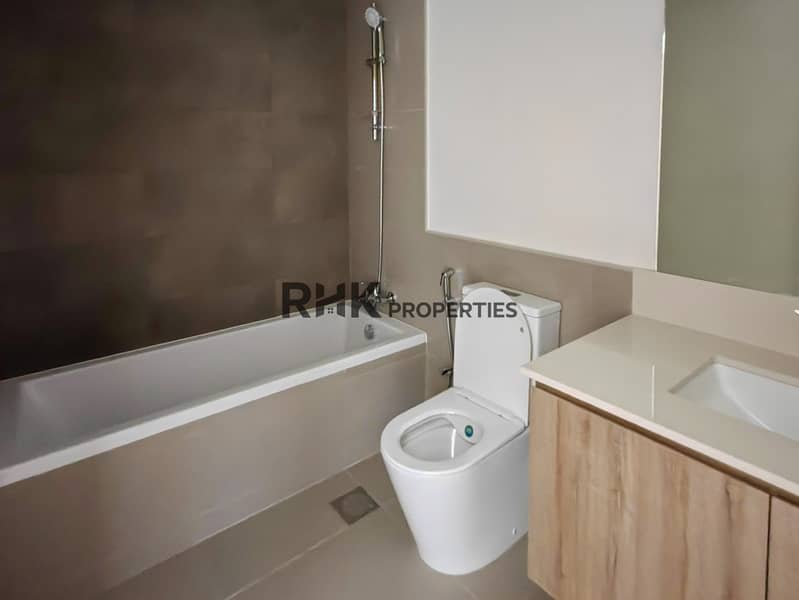 25 En-suite bathroom with bathtub, toilet, shower and floating wood vanity in Dubai gated community townhouse