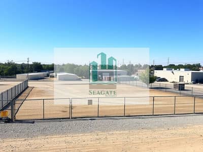 阿尔坎特米亚， 夏尔迦 工业用地待售 - A_vacant_industrial_plot_in_an_urban_area_featuring_open_land_ready_for_development. _The_scene_includes_a_flat_expanse_of_dirt_and_gravel_surrounded_by_chain_link_fencing. _Nearby_there_are_scattered_industrial_buildi. jpeg