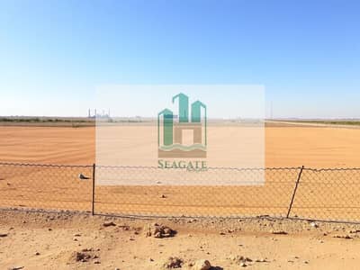 Industrial Land for Sale in Al Sajaa, Sharjah - A_vast_empty_industrial_plot_with_flat_dry_land_under_a_clear_sky. _The_ground_is_a_mix_of_sandy_brown_and_clay_devoid_of_any_vegetation_or_structures. _A_simple_chain_link_fence_surrounds_the_perimeter_emphasizing_the. jpeg Industrial Land for Sale in Al Sajaa, Sharjah - A_vast_empty_industrial_plot_with_flat_dry_land_under_a_clear_sky. _The_ground_is_a_mix_of_sandy_brown_and_clay_devoid_of_any_vegetation_or_structures. _A_simple_chain_link_fence_surrounds_the_perimeter_emphasizing_the. jpeg