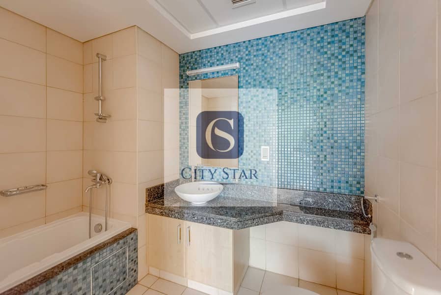 9 Bathroom_208-2. jpg