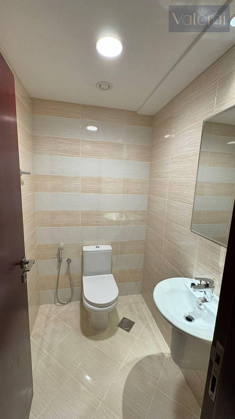 9 86ab02ac-505c-4535-be65-c11ebe6bcf08. jpg