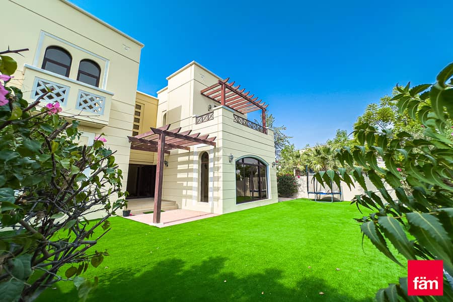 Naseem 4 Beds Corner Huge Plot Single Row Naseem 4 Beds Corner Huge Plot Single Row