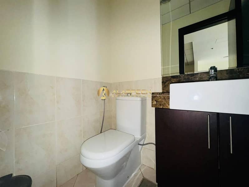 8 acd0e375-1584-49f7-bf83-46ea69470db7. jpg