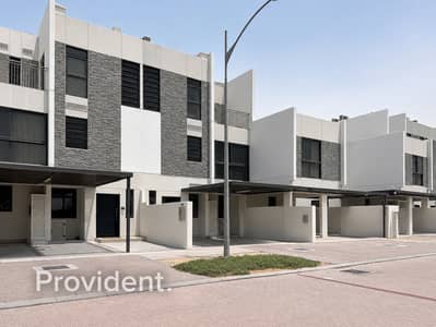 Townhouse de 5 chambres à à louer à DAMAC Hills 2 (Akoya by DAMAC), Dubai - Maison de ville à DAMAC Hills 2 (Akoya by DAMAC),Primrose, 5 chambres, 140000 AED - 16060824 Townhouse de 5 chambres à à louer à DAMAC Hills 2 (Akoya by DAMAC), Dubai - Maison de ville à DAMAC Hills 2 (Akoya by DAMAC),Primrose, 5 chambres, 140000 AED - 16060824