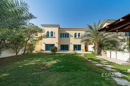 4 Bedroom Villa for Rent in Jumeirah Park, Dubai - Opposite Park | Upgraded | 4 Beds