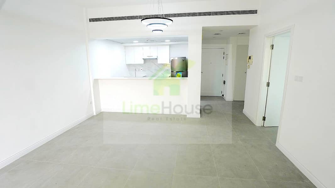 02-al-arta-4-greens-dubai-open-plan-living-kitchen-marble-backsplash-1br-apartment-rent. jpg 02-al-arta-4-greens-dubai-open-plan-living-kitchen-marble-backsplash-1br-apartment-rent. jpg