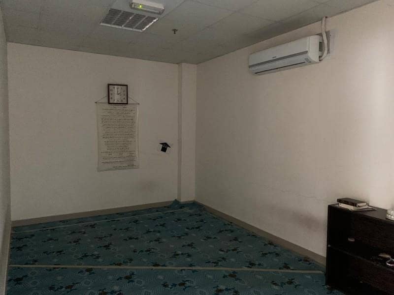 8 Image 0