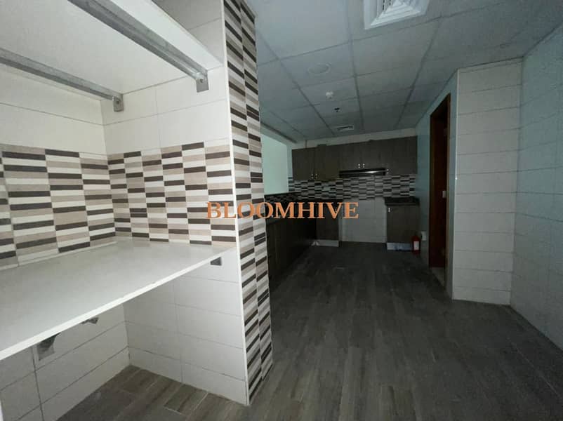 9 877d72cc-ac56-4730-87bb-d1c6b96aa512. jpg