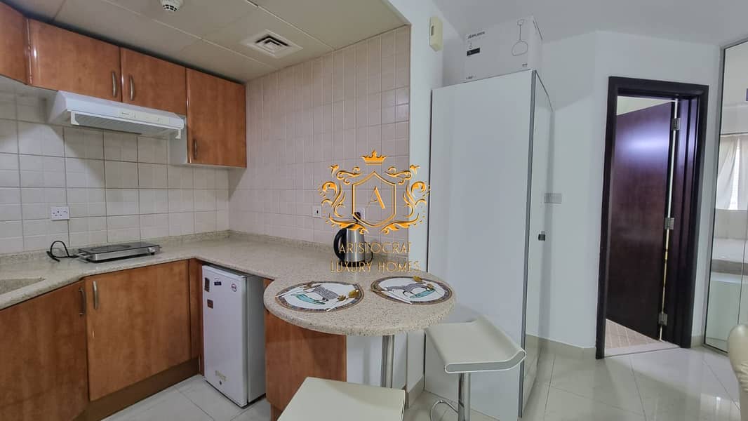 6 Kitchen 04. jpg