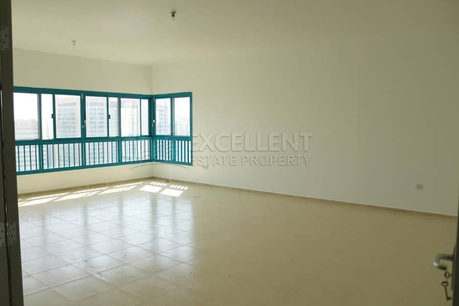 Superb 4H Apt| Maids Room| Balcony| City View Superb 4H Apt| Maids Room| Balcony| City View