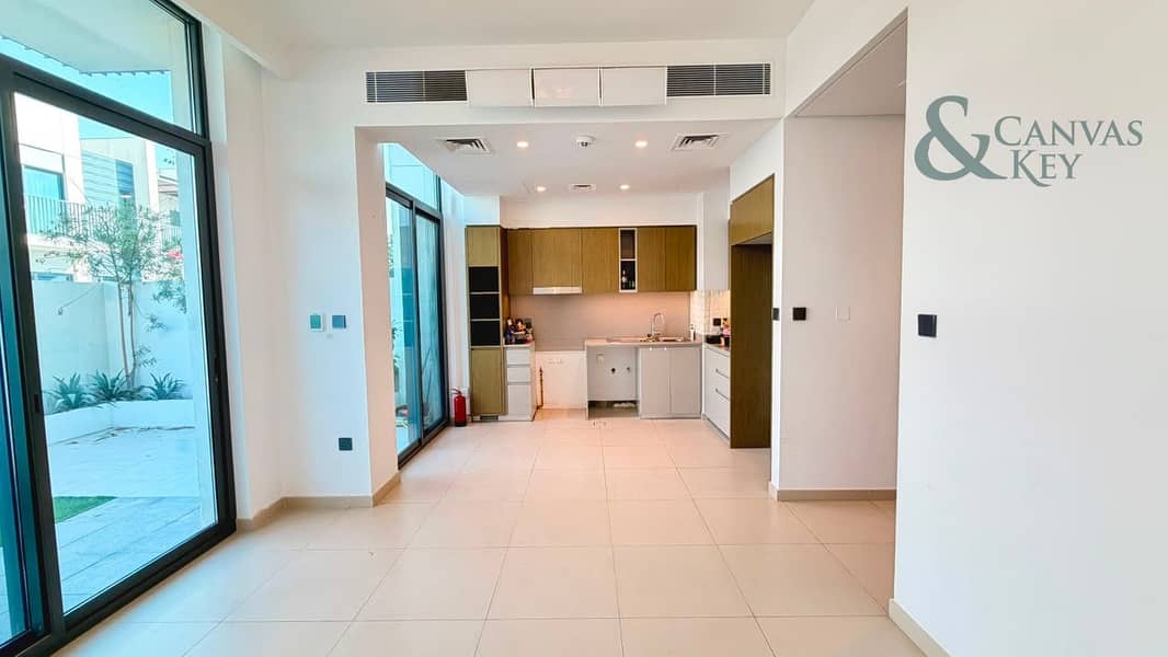 VACANT | NEAR TO POOL | WELL MAINTAINED VACANT | NEAR TO POOL | WELL MAINTAINED