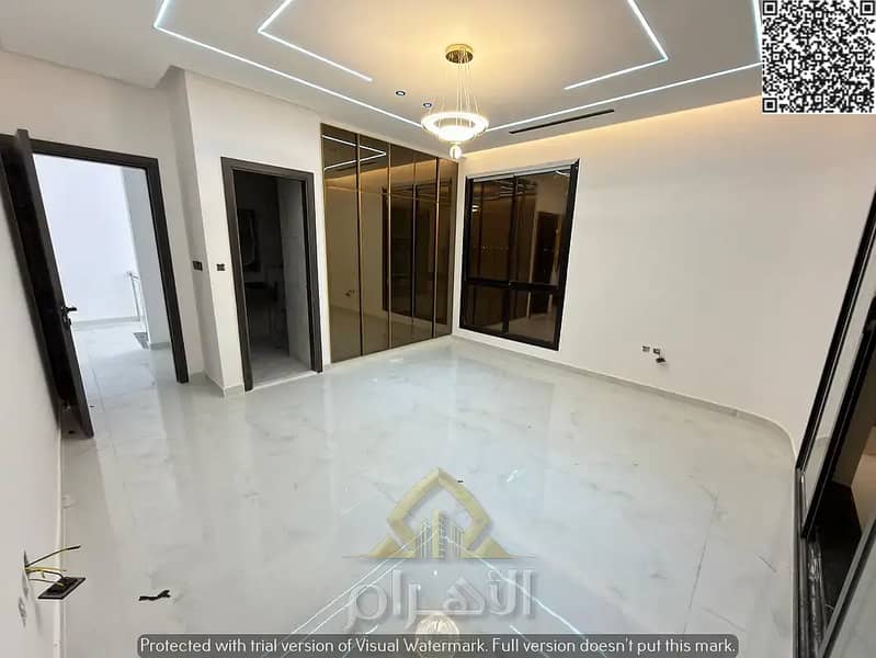 18 845487118-1066x800. webp