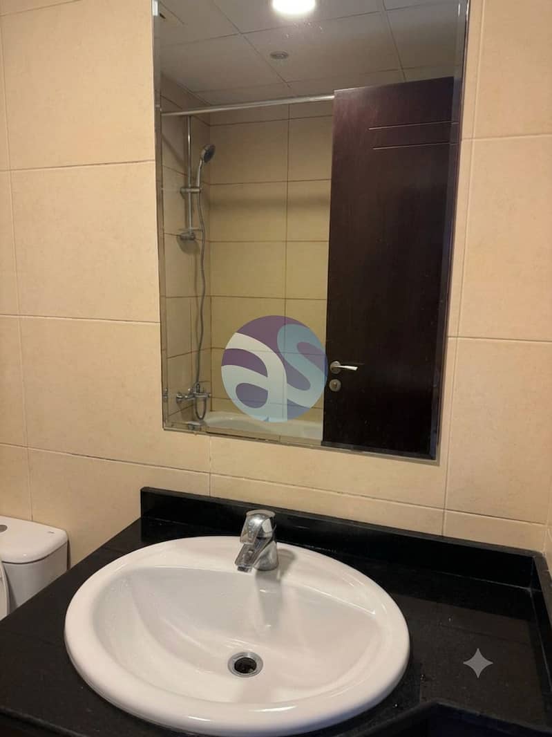 7 1000248149. png