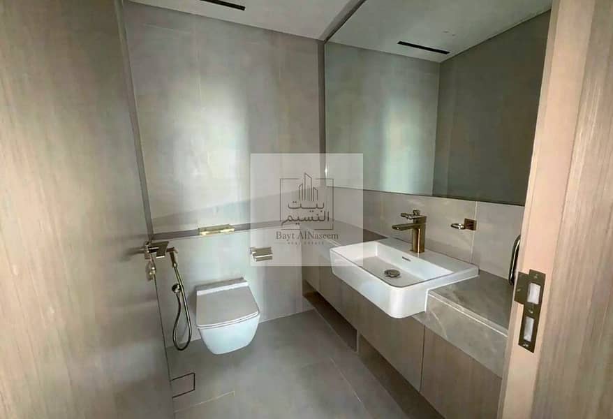 8 phototune. ai_1785858673. jpg