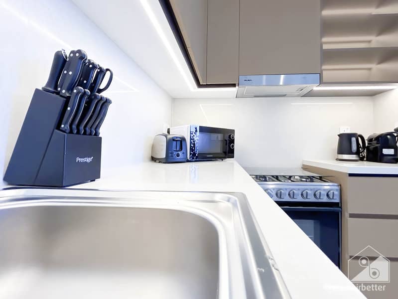 5 Crown Tower - 3501- Kitchen-3. jpg