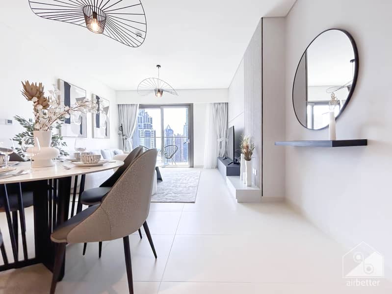 8 Crown Tower - 3501- Living-1. jpg