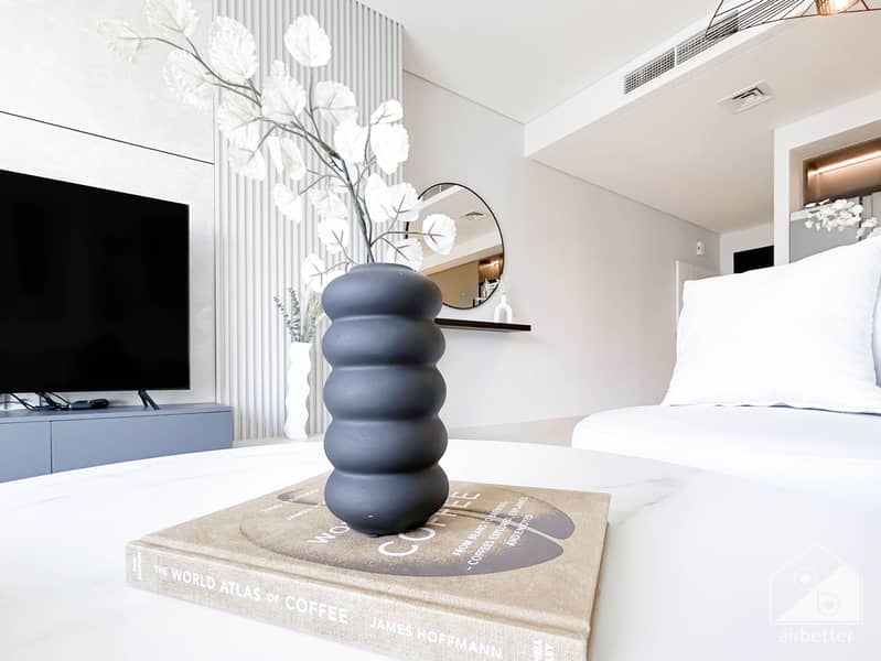 14 Crown Tower - 3501- Living-10. jpg
