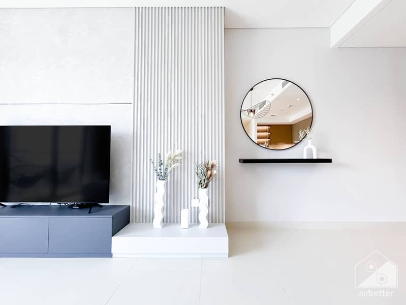 16 Crown Tower - 3501- Living-14. jpg