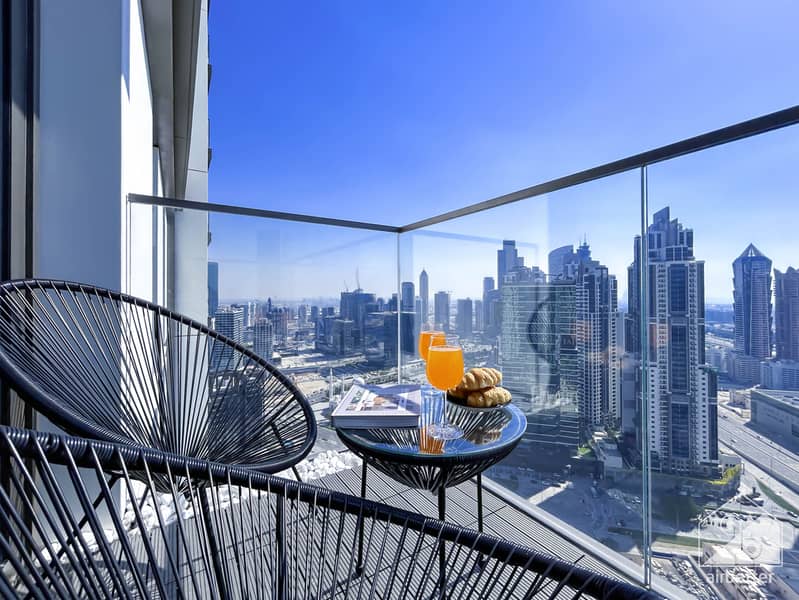 20 Crown Tower - 3501- Living-23. jpg