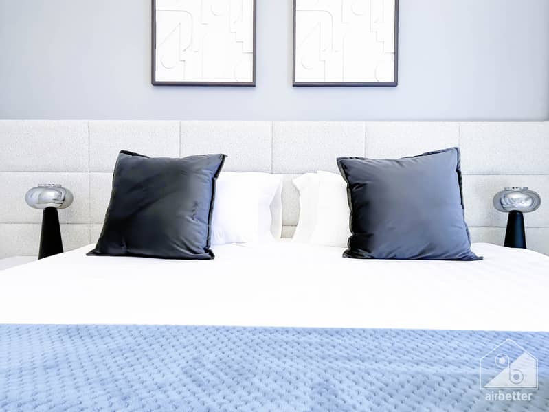 25 Crown Tower - 3501- Room1-6. jpg