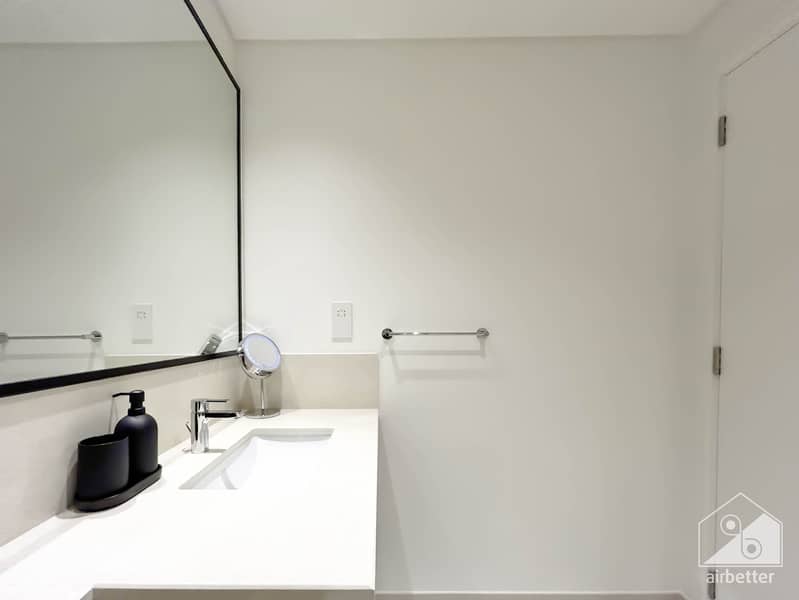 34 Crown Tower - 3501- Room1-19. jpg