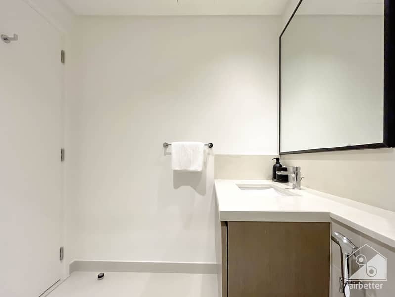 41 Crown Tower - 3501- WC-5. jpg