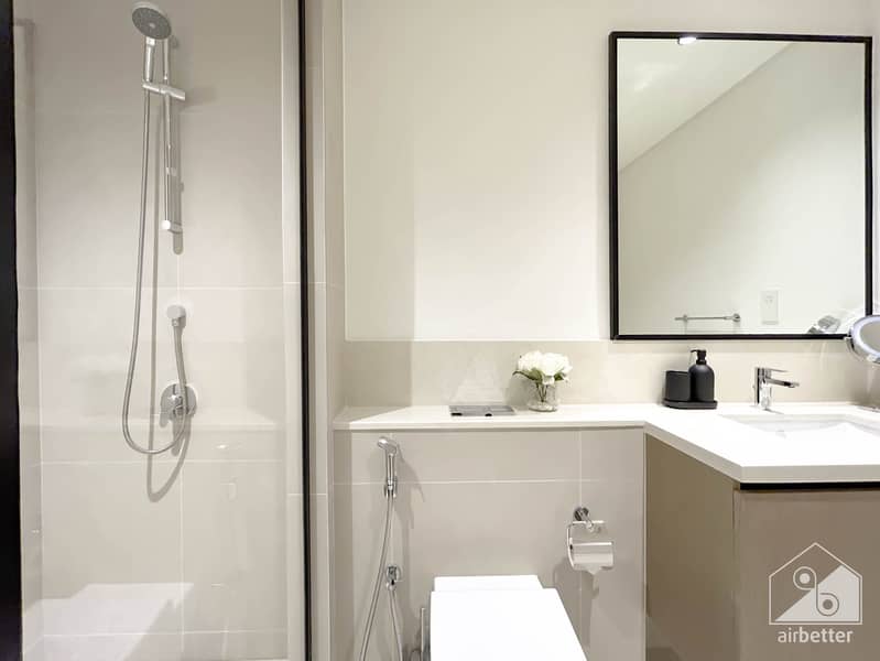 52 Crown Tower - 3501- Room1-16. jpg
