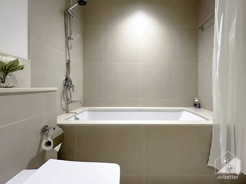 58 Crown Tower - 3501- WC-1. jpg