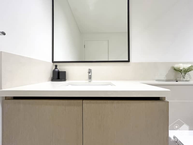 60 Crown Tower - 3501- WC-4. jpg