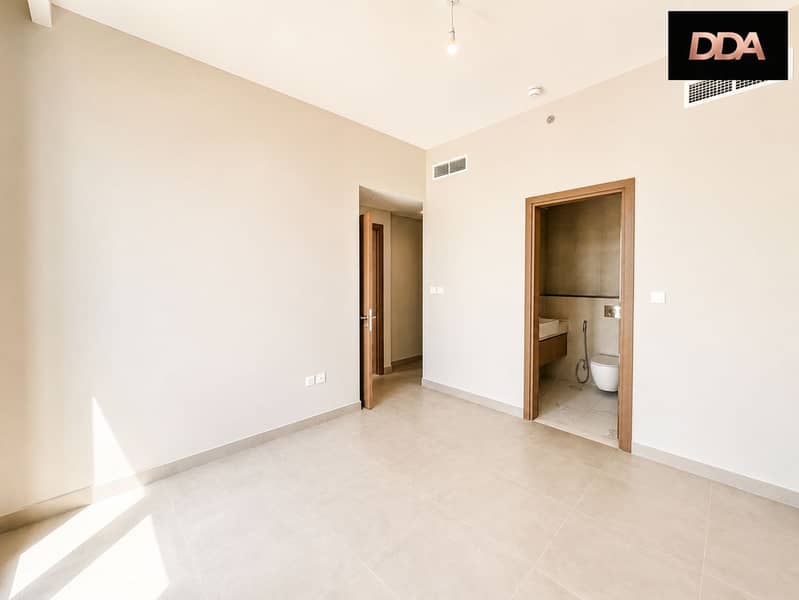 6 azizi-greenfield-master-bathroom-01. png