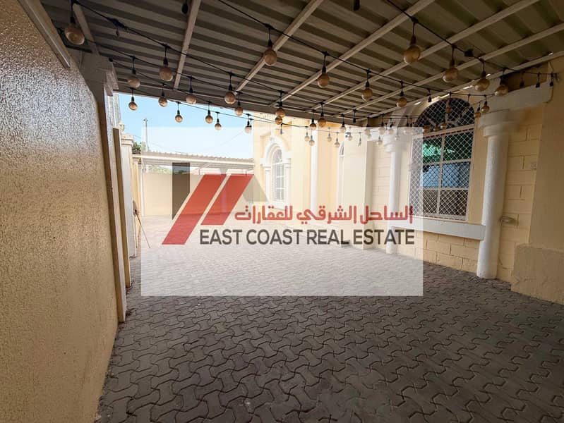 13 b7fd5cfb-9bd7-462d-b92b-39ed484dd060. jpg