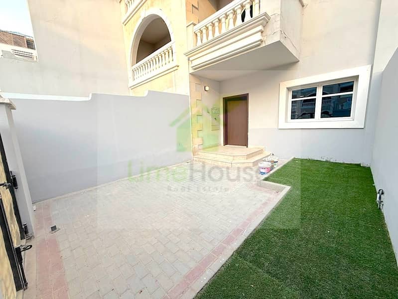 19 seasons-community-jvc-townhouse-gated-front-courtyard-landscaped-entrance. jpg