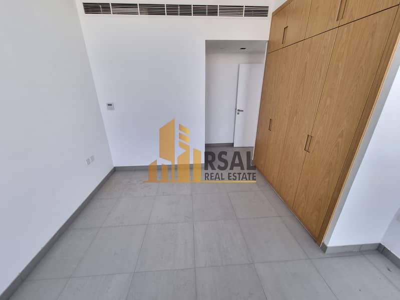 22 2e797aff-ebc2-484d-9464-0b94ebd7cefe. jpg