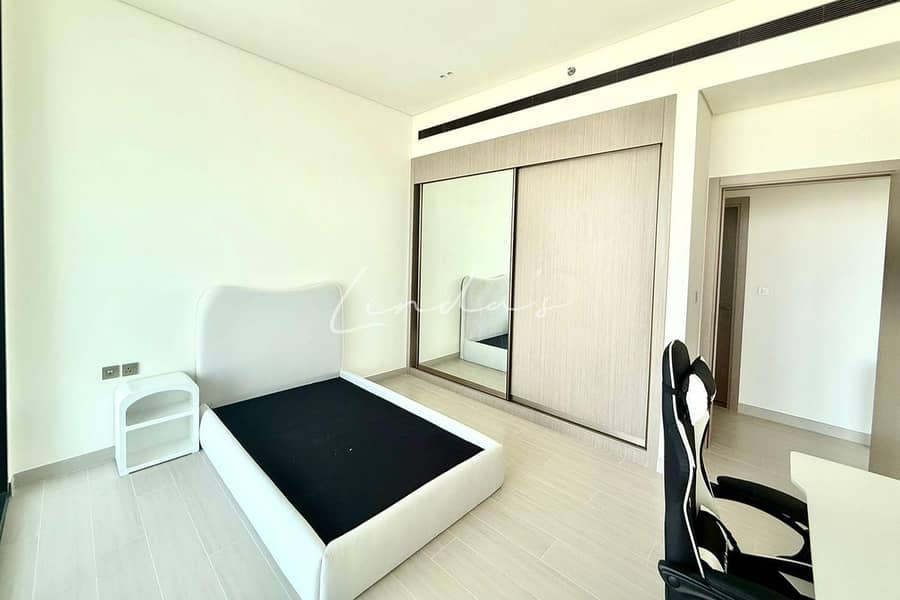 3 images image img