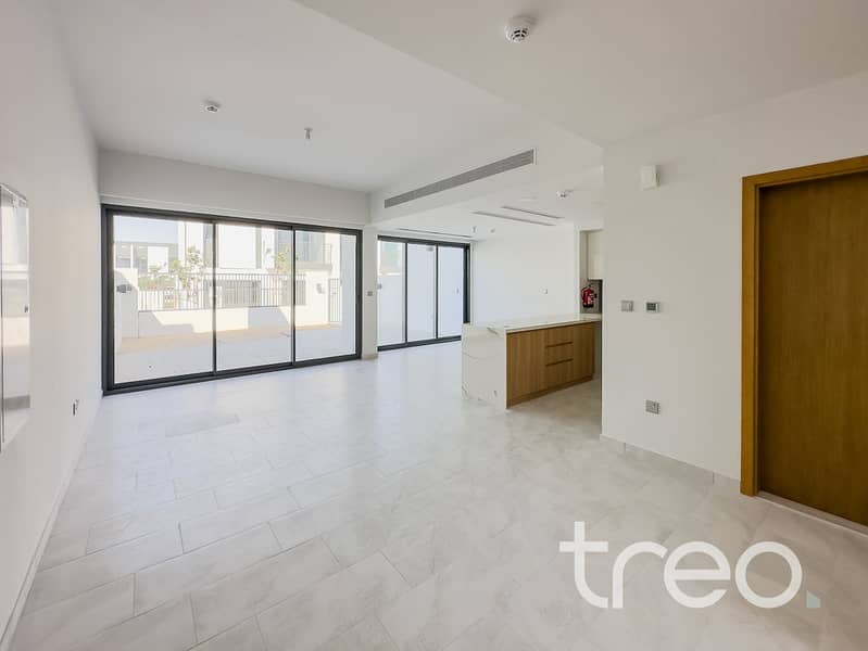 2 Living Area . jpg