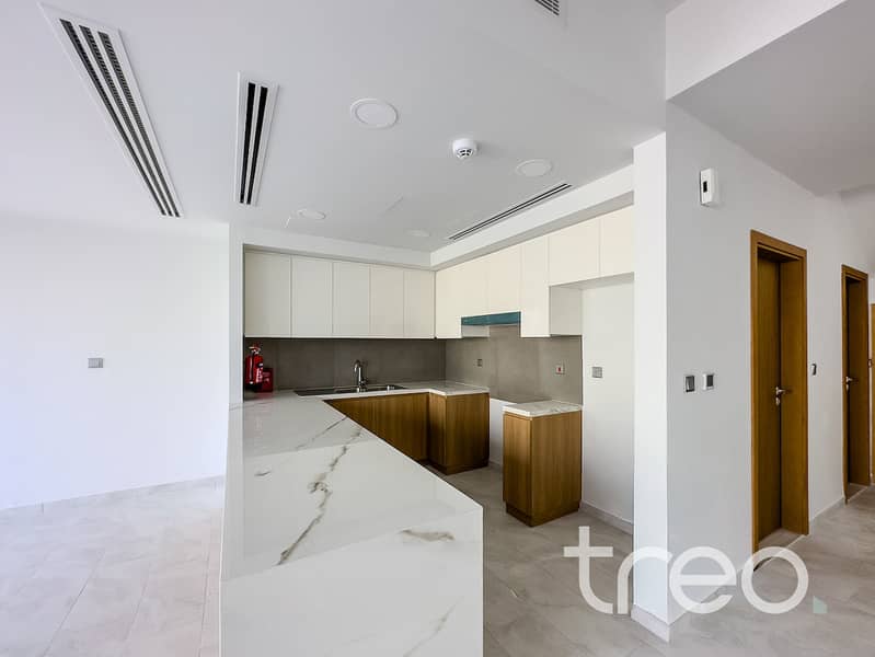 4 Kitchen . jpg