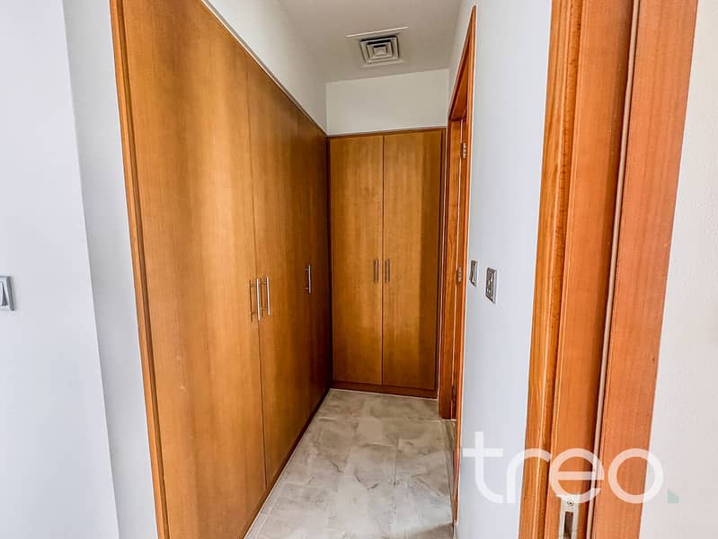 8 Master Walk in Closet . jpg