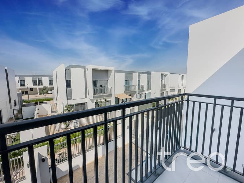 10 Balcony . jpg