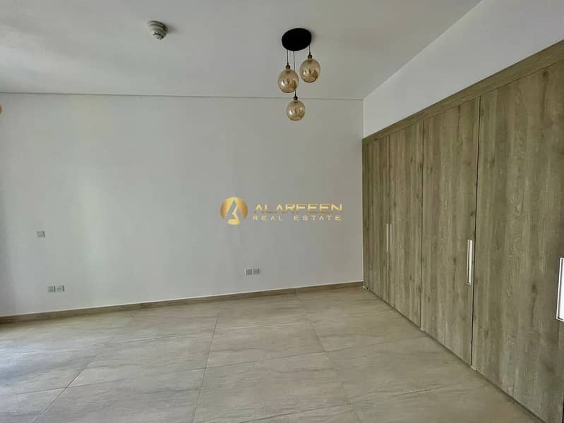 4 d75ec2ab-7c33-4e35-ab5e-9b0e52147f37. jpg